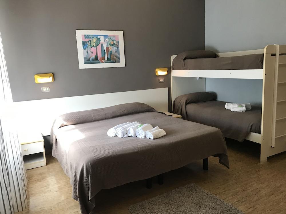 Hotel Augustus Μιλάνο Μαριτίμα Εξωτερικό φωτογραφία