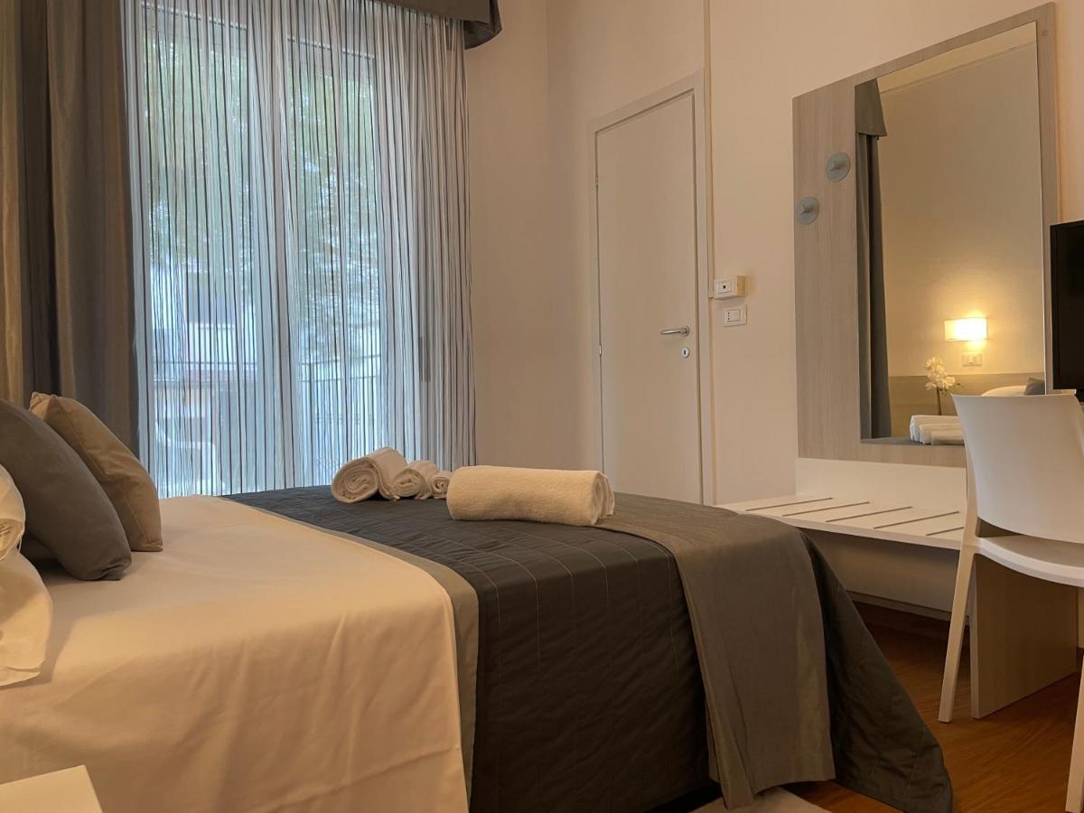 Hotel Augustus Μιλάνο Μαριτίμα Εξωτερικό φωτογραφία