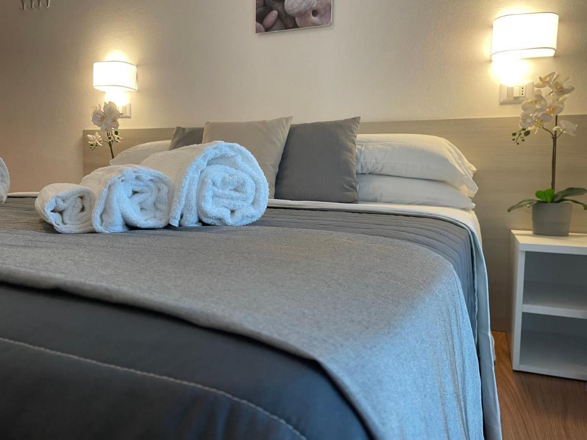 Hotel Augustus Μιλάνο Μαριτίμα Εξωτερικό φωτογραφία