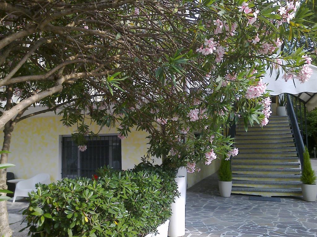 Hotel Augustus Μιλάνο Μαριτίμα Εξωτερικό φωτογραφία
