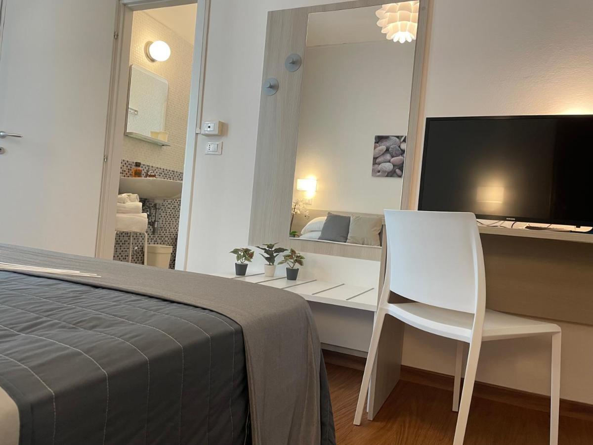 Hotel Augustus Μιλάνο Μαριτίμα Εξωτερικό φωτογραφία