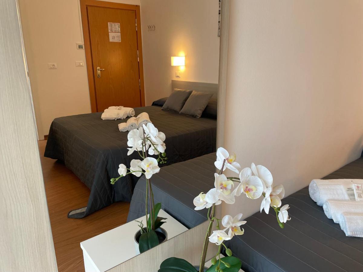 Hotel Augustus Μιλάνο Μαριτίμα Εξωτερικό φωτογραφία
