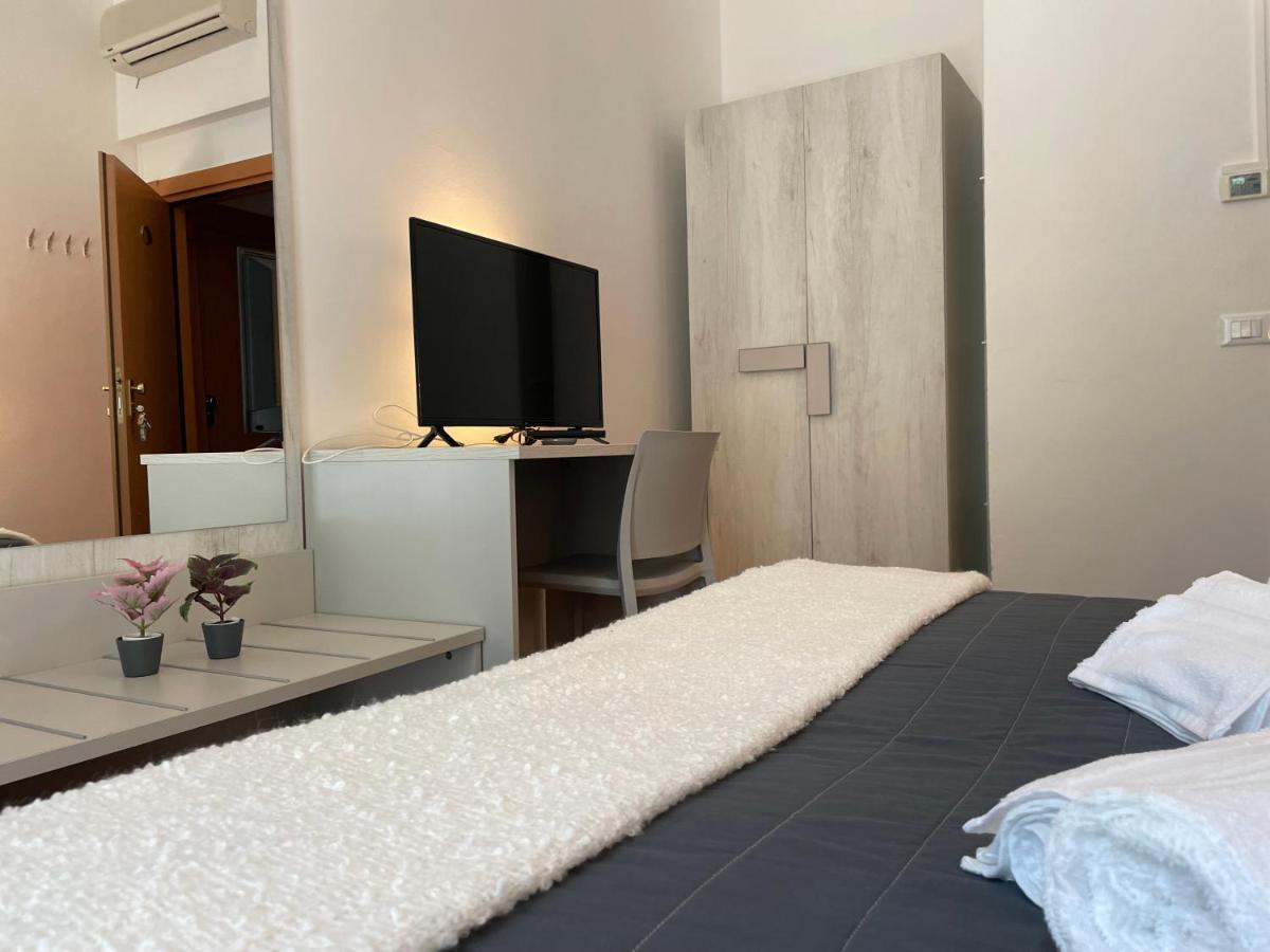 Hotel Augustus Μιλάνο Μαριτίμα Εξωτερικό φωτογραφία