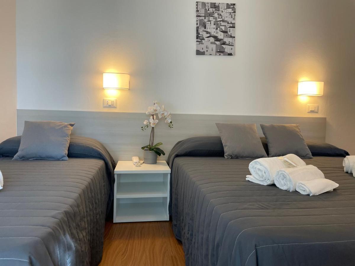 Hotel Augustus Μιλάνο Μαριτίμα Εξωτερικό φωτογραφία
