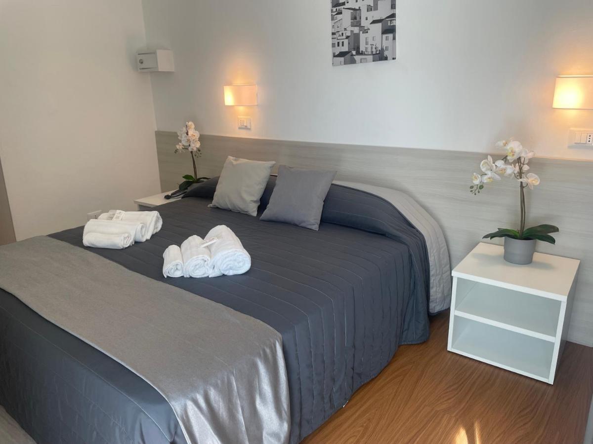Hotel Augustus Μιλάνο Μαριτίμα Εξωτερικό φωτογραφία