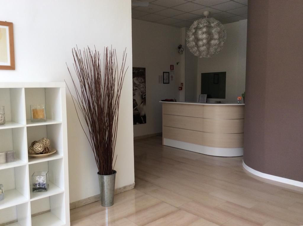 Hotel Augustus Μιλάνο Μαριτίμα Εξωτερικό φωτογραφία