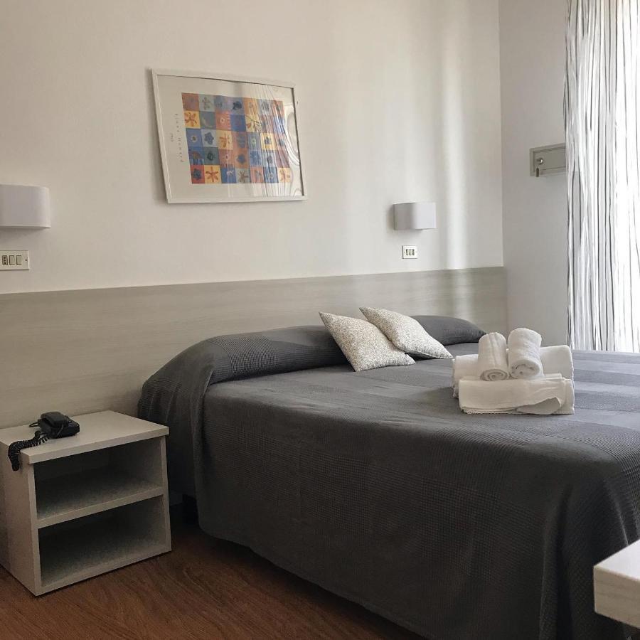 Hotel Augustus Μιλάνο Μαριτίμα Εξωτερικό φωτογραφία