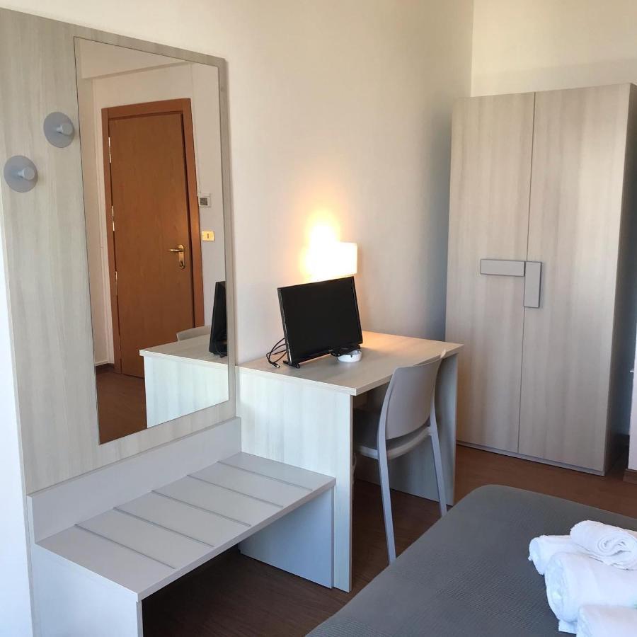 Hotel Augustus Μιλάνο Μαριτίμα Εξωτερικό φωτογραφία