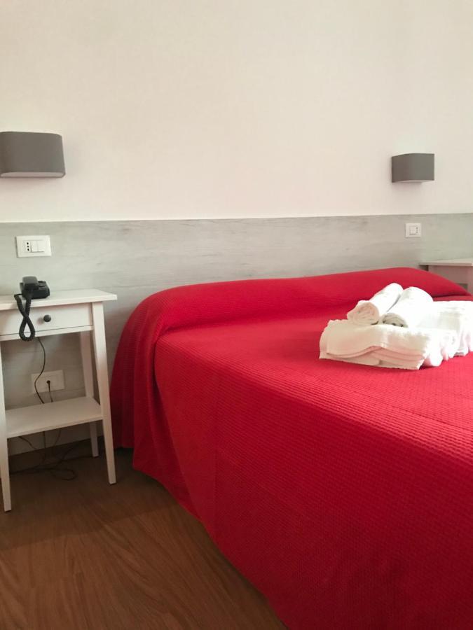 Hotel Augustus Μιλάνο Μαριτίμα Εξωτερικό φωτογραφία
