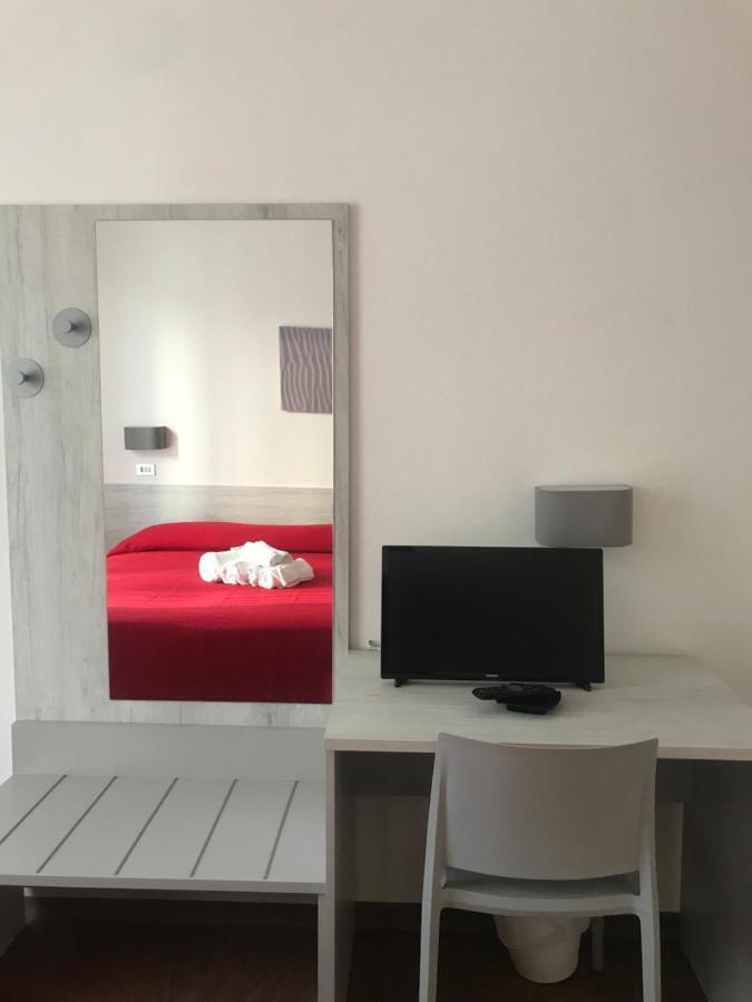 Hotel Augustus Μιλάνο Μαριτίμα Εξωτερικό φωτογραφία
